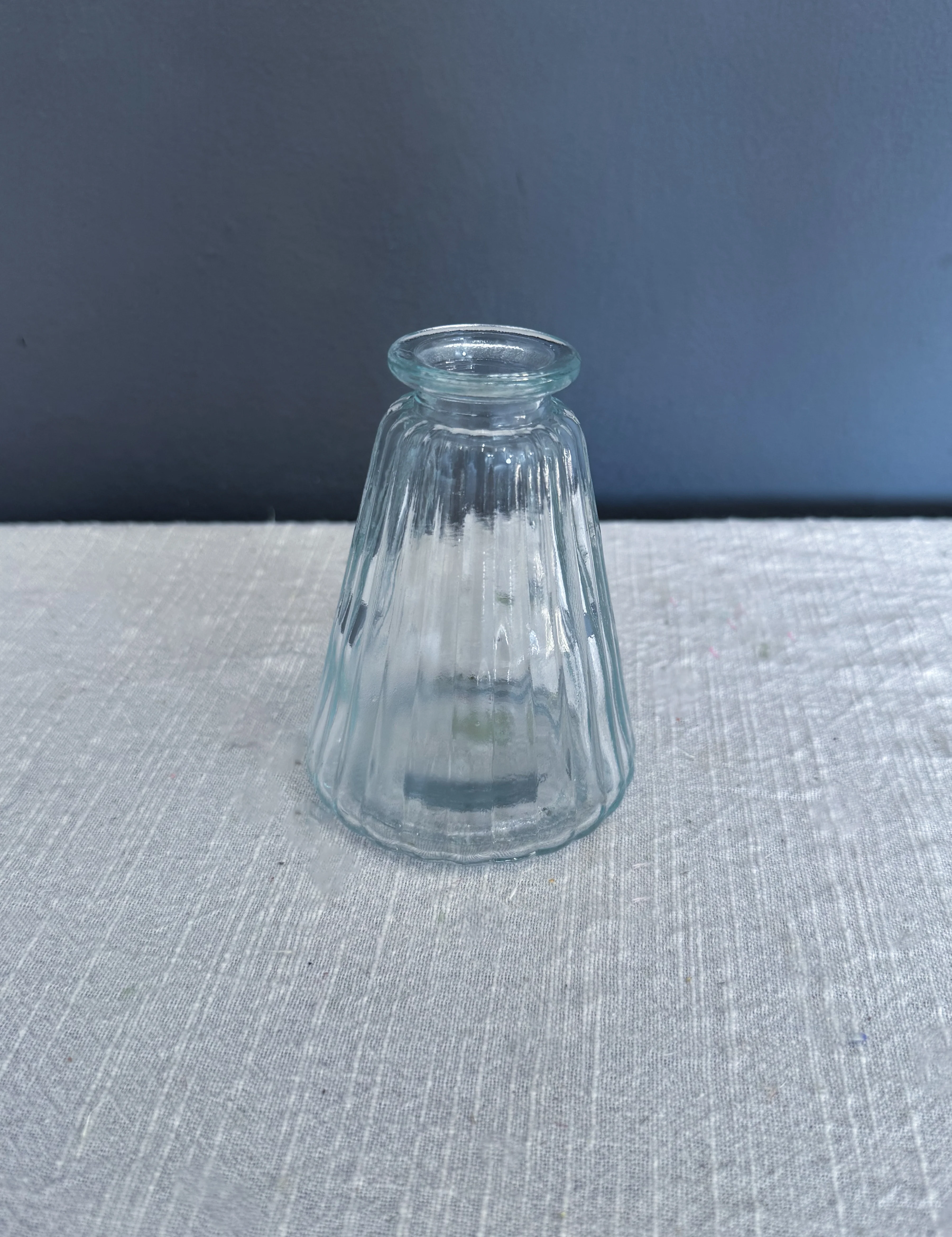 Daria bud vase - Image 3