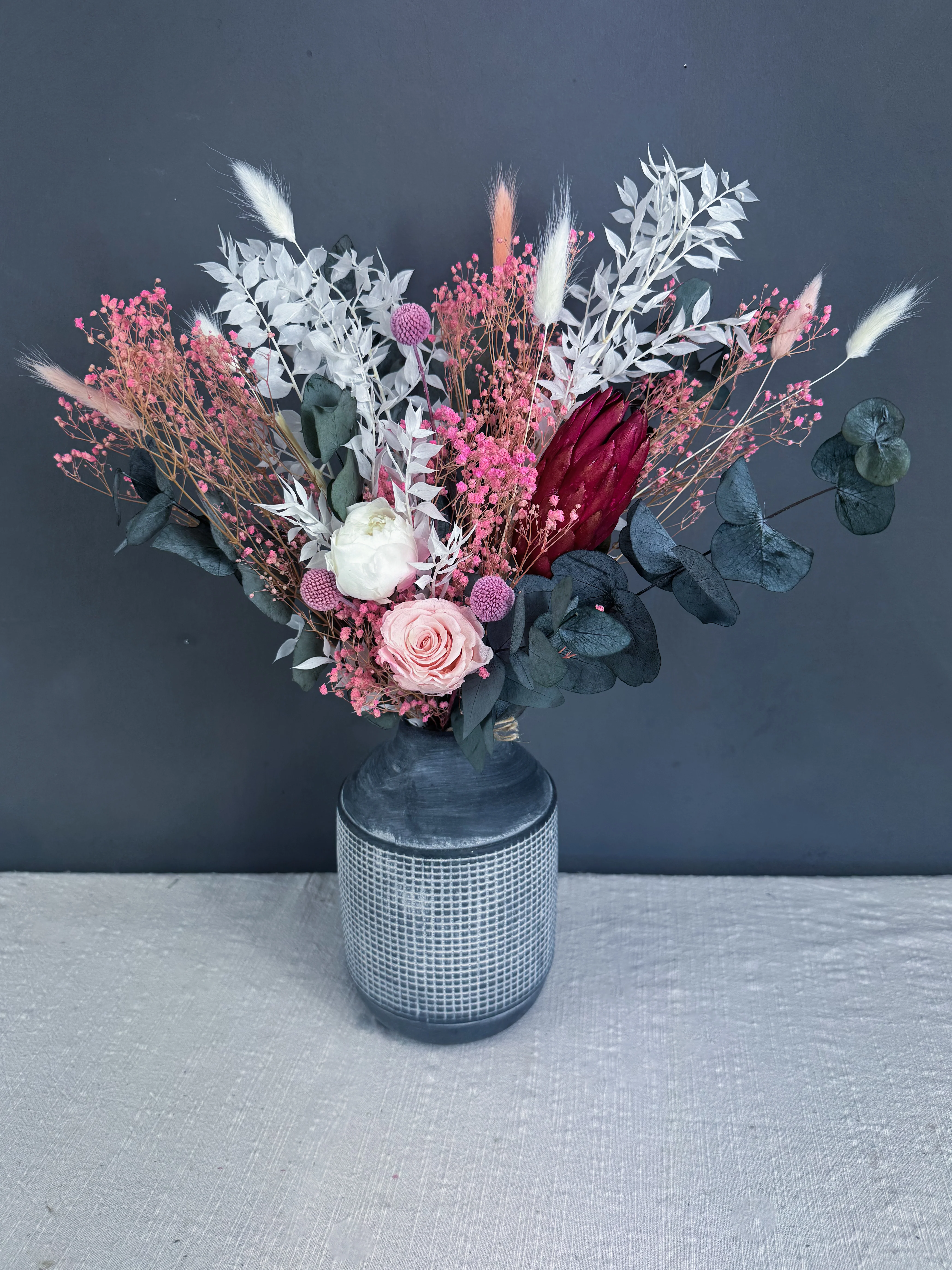 Hattie dried flower bouquet - Image 3