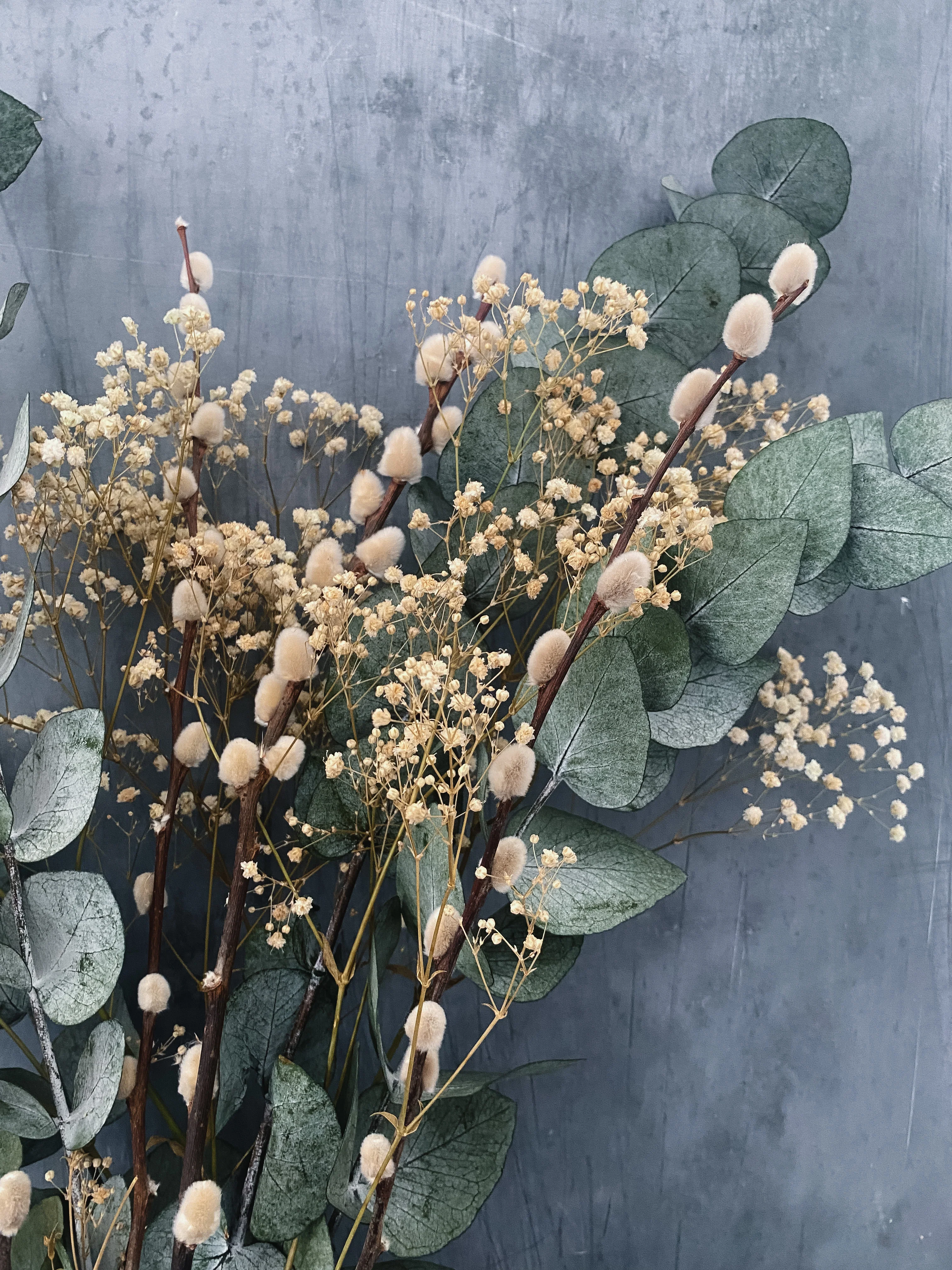 Willow festive dried flower bouquet - Image 3